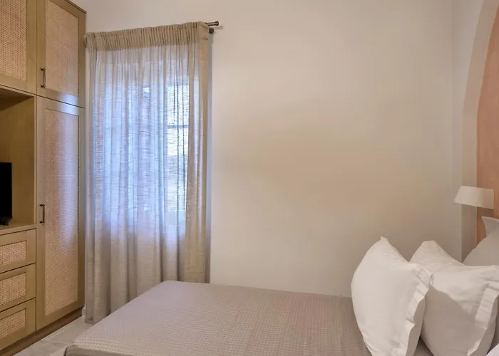 Alaia Boutique * Batsi